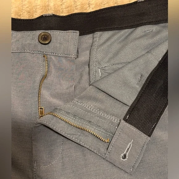 IZOD Golf Men’s Shorts 
Size 36 - Picture 5 of 8